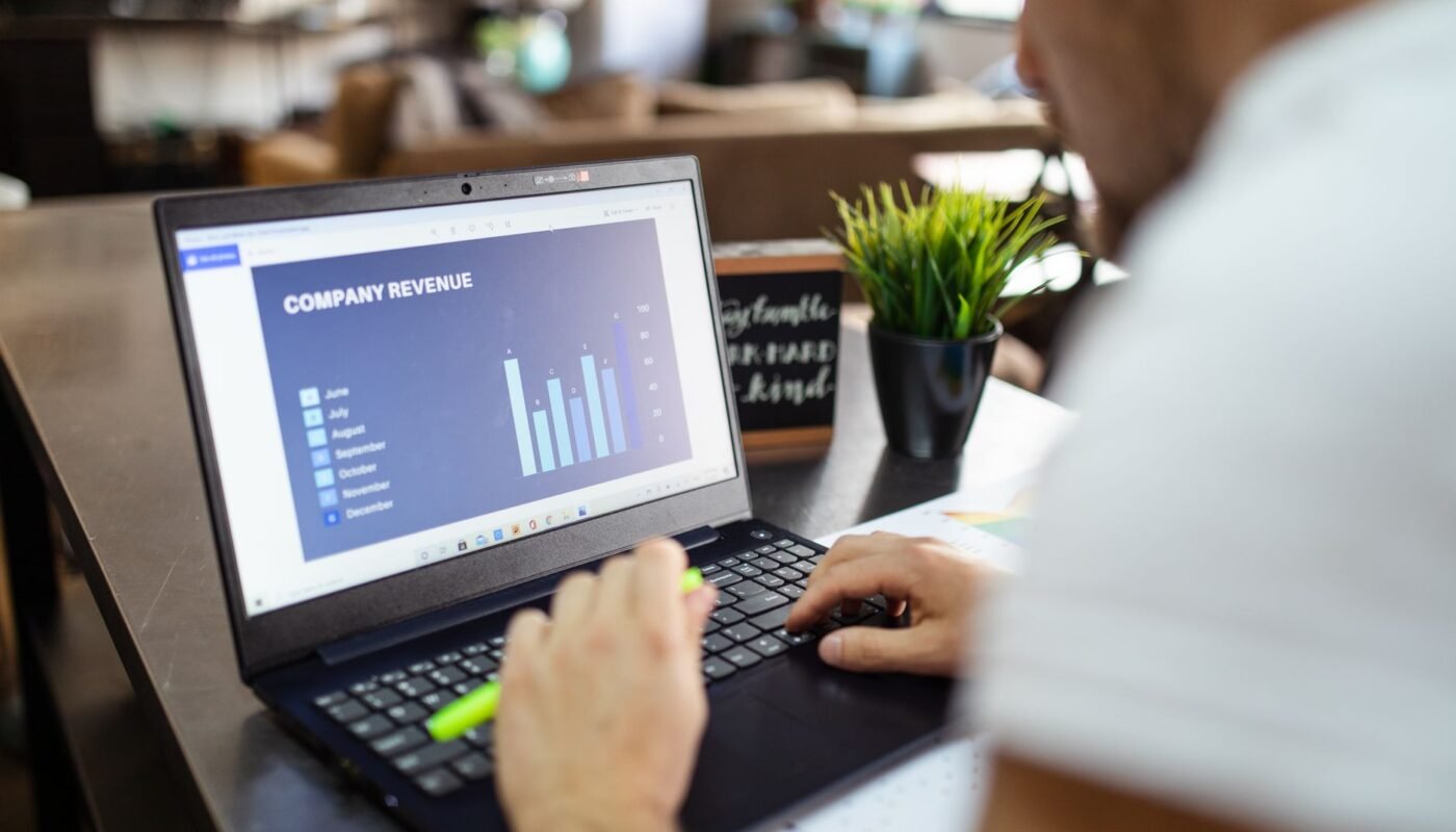 Duetto Acquires FLYR Hospitality, Adding Automated Pricing and BI